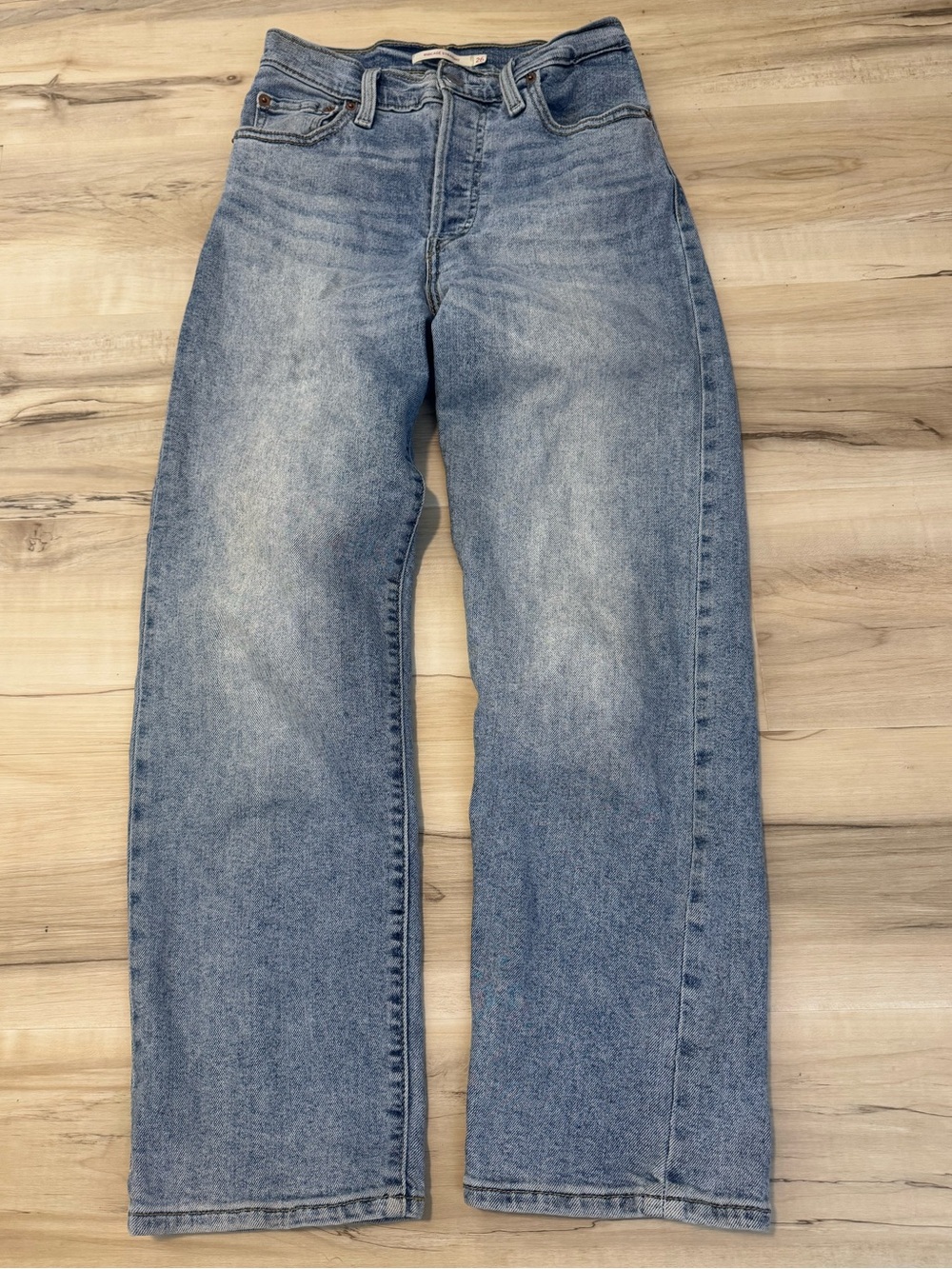 Classic Straight Leg Levi’s Women's Jeans - Light Blue